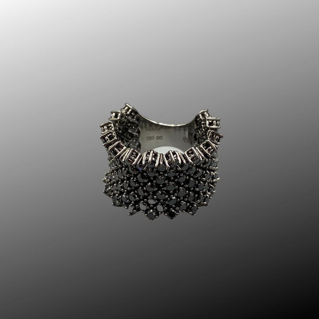 Flexibler Ring aus 750er Schwarzgold, besetzt mit schwarzen Diamanten im Brillantschliff, signiert Diana Carmichael