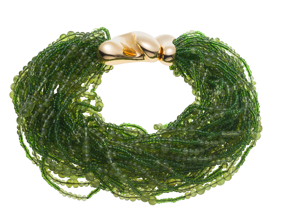 Liliane Sicard, Collier aus vielen Reihen Glasperlen und Peridot, Verschluss Gold 750, signiert, Länge 38 cm