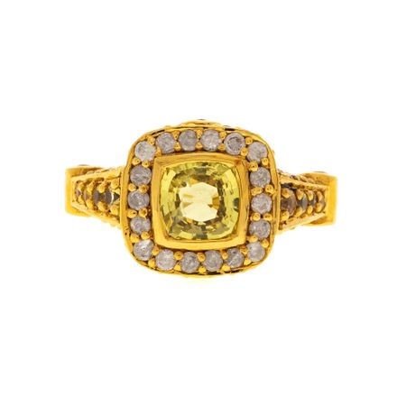 Goldring, besetzt mit einem gelben Saphir im Kissenschliff, verziert mit einem Pavé aus gelben Saphiren und Diamanten