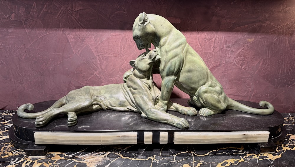 2 Panther auf Onyxsockel